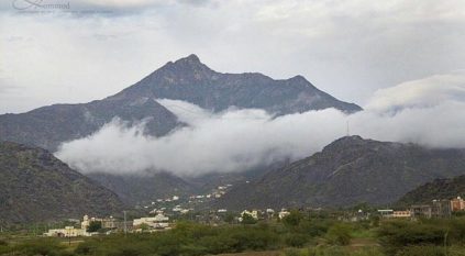إخماد حريق في جبل أثرب ببارق ولا إصابات