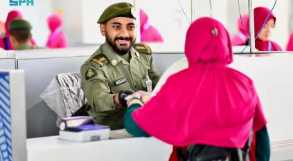جوازات مطار الأمير محمد بن عبدالعزيز تستقبل أولى رحلات حجاج الصين