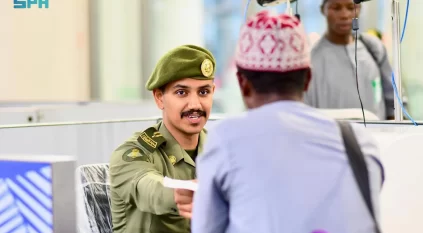 جوازات مطار الأمير محمد بن عبدالعزيز تستقبل أولى رحلات حجاج نيجيريا