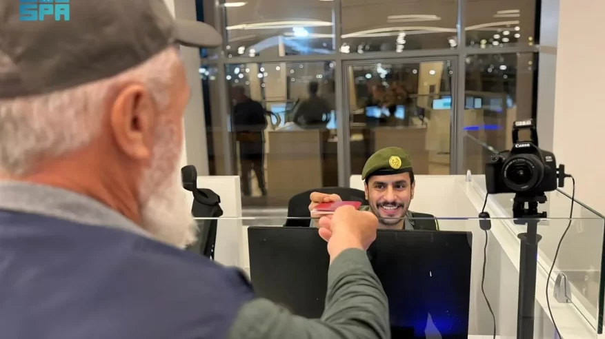 جوازات منفذ البطحاء تستقبل أولى رحلات الحجاج