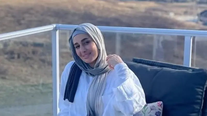حلا شيحة ترتدي الحجاب مجددًا