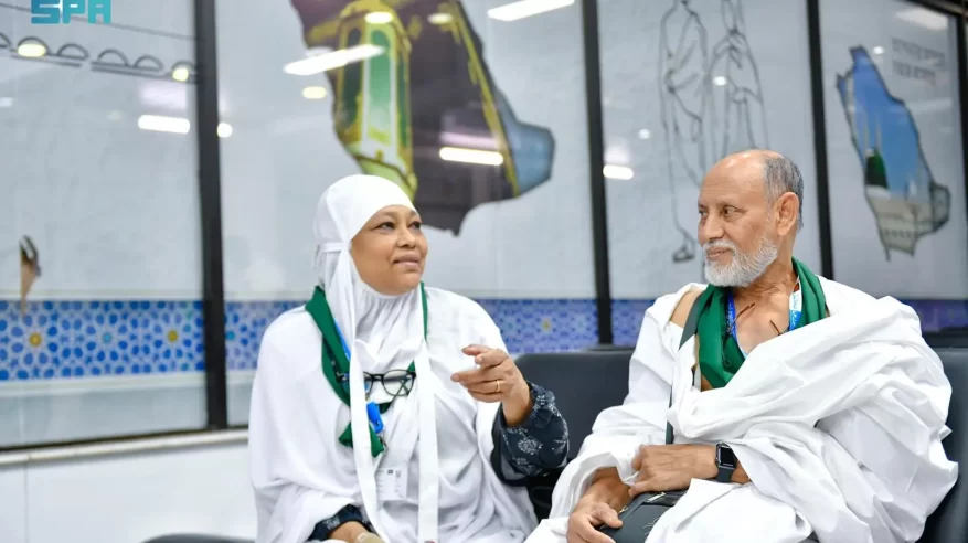 زوجان بنجلاديشيان.. رحلة من أمريكا إلى مكة لأداء الحجة الأولى عبر مبادرة طريق مكة
