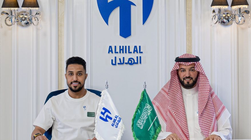 سالم الدوسري مستمر في الهلال حتى 2027