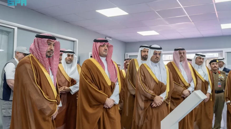 عبدالعزيز بن سعود يدشن المستشفى الميداني التابع لـ الخدمات الطبية في مشعر عرفات