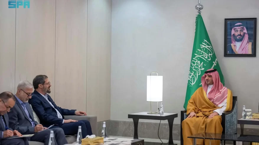عبدالعزيز بن سعود يستقبل رئيس منظمة الحج والزيارة بإيران