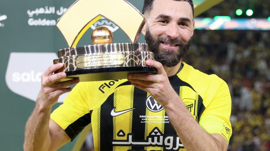 كريم بنزيما الأفضل في نهائي أغلى الكؤوس