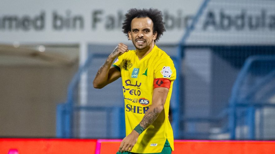 في الشوط الأول.. مارتينيز يمنح الخليج التقدم ضد الرياض