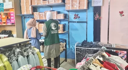 سلمان للإغاثة يوزّع 250 قطعة من الملابس للأسر الأكثر احتياجًا في دمشق