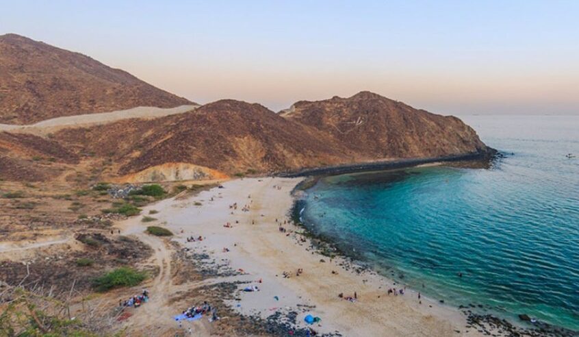 خفر السواحل الإماراتي يخلي طاقم ناقلة نفط بعد حادث تصادم في بحر عمان