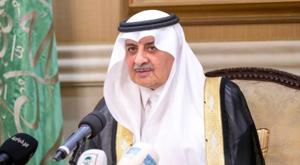 فهد بن سلطان خلال تكريمه المشاركين في أعمال الحج بالمنطقة: جهودكم محل فخر واعتزاز