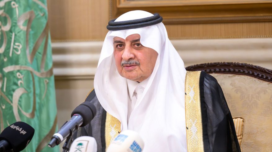 فهد بن سلطان خلال تكريمه المشاركين في أعمال الحج بالمنطقة: جهودكم محل فخر واعتزاز