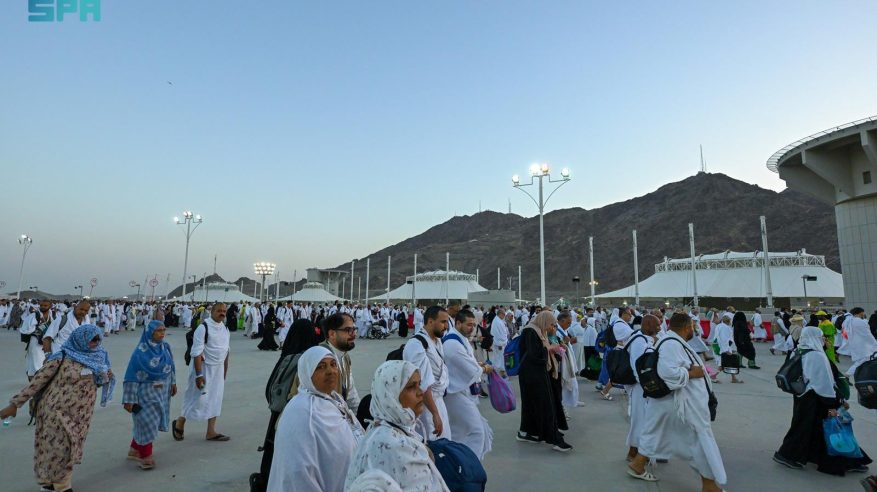 مشعر منى يستقبل حجاج بيت الله الحرام لرمي جمرة العقبة