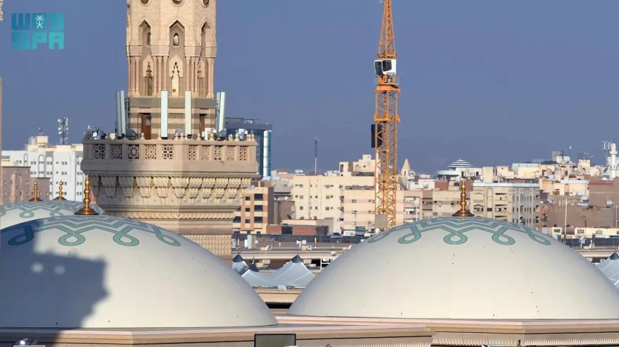 القباب المتحركة تحفة معمارية تزيّن المسجد النبوي