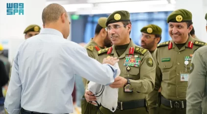 اللواء المربع يقف على الخدمات المقدمة لضيوف الرحمن في منفذ جديدة عرعر