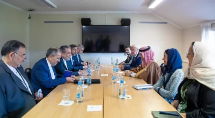 فيصل بن فرحان ونظيره الإيراني يناقشان المستجدات على الساحتين الإقليمية والدولية