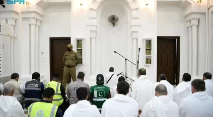المشعر الحرام بمزدلفة يشهد أداء الحجاج لصلاتي المغرب والعشاء في خدمات متكاملة