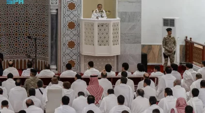 الشيخ بن حميد في خطبة يوم عرفة: من الإيمان صلة الأرحام وبر الوالدين وقول الصدق وطيب اللفظ