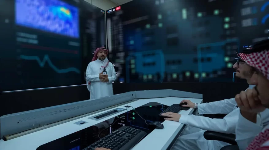 بصير.. عينٌ ذكية تسهر على إدارة الحشود خلال الحج