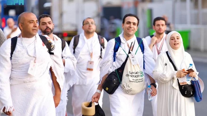 حُجِّاج بيت الله الحرام يتوافدون إلى مشعر منى لقضاء يوم التروية