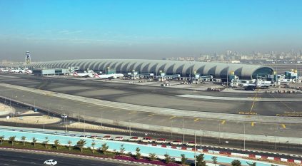 دول خليجية تعيد فتح المجال الجوي بعد تعليقه لفترة وجيزة