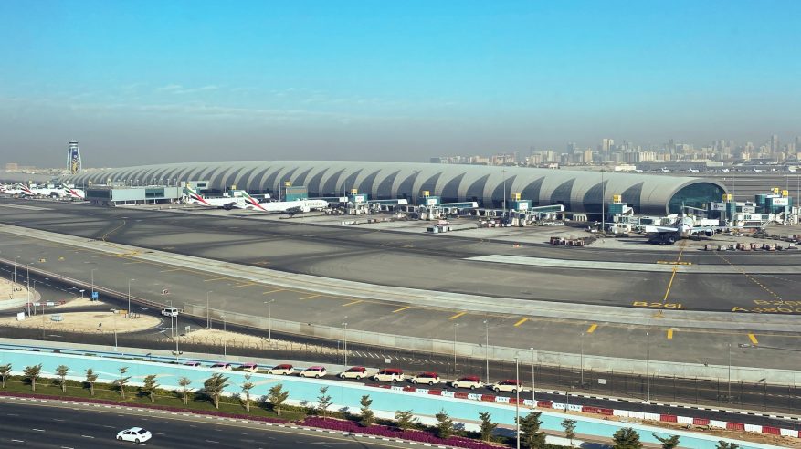 دول خليجية تعيد فتح المجال الجوي بعد تعليقه لفترة وجيزة
