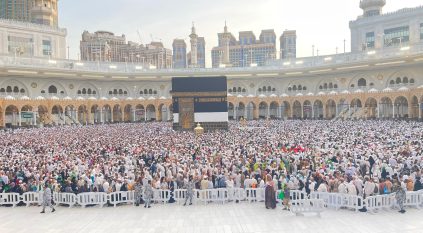 كثافة عالية من ضيوف الرحمن في المسجد الحرام اليوم
