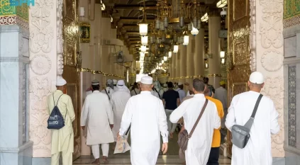 انسيابية حركة الزوار من باب السلام بالمسجد النبوي تبرز تكامل التنظيم والجهود