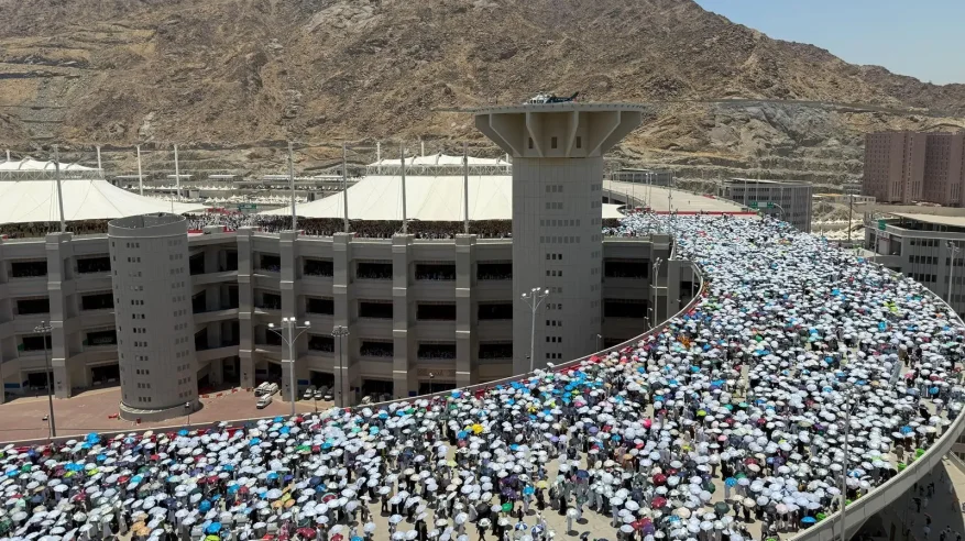بتنظيم زمني دقيق.. حركة تفويج الحجاج نحو منشأة الجمرات تتواصل على مدار الساعة