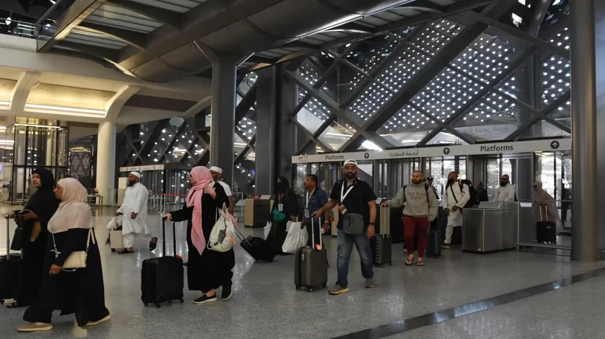 رحلات منتظمة تنقل الحجاج للمدينة المنورة عبر قطار الحرمين