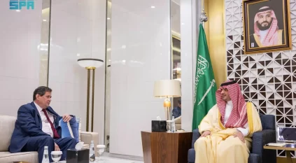 عبدالعزيز بن سعود يستقبل سفير المملكة المتحدة لدى السعودية 