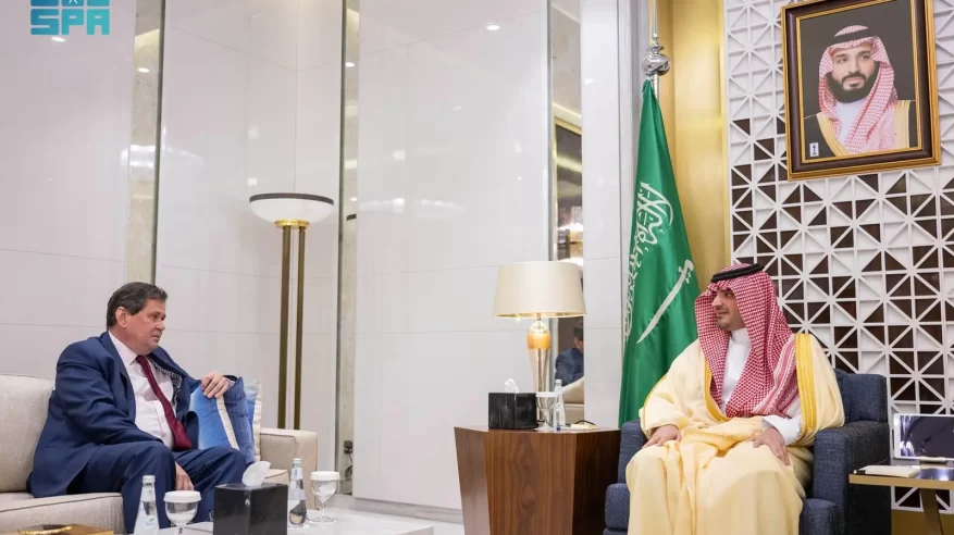 عبدالعزيز بن سعود يستقبل سفير المملكة المتحدة لدى السعودية 