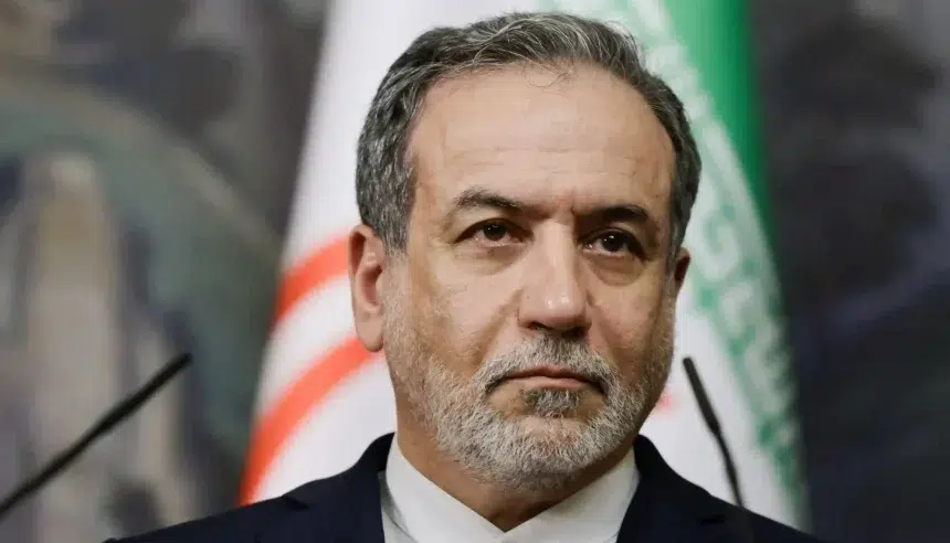 وزير الخارجية الإيراني: مستعدون للتفاوض على حل سلمي للبرنامج النووي بشرط