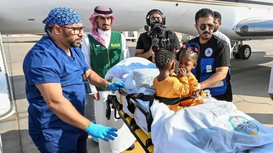 إنفاذًا لتوجيهات الملك سلمان وولي العهد.. وصول التوأم الملتصق الجامايكي إلى الرياض