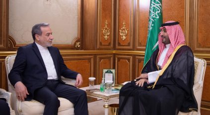 ولي العهد يلتقي وزير الخارجية الإيراني