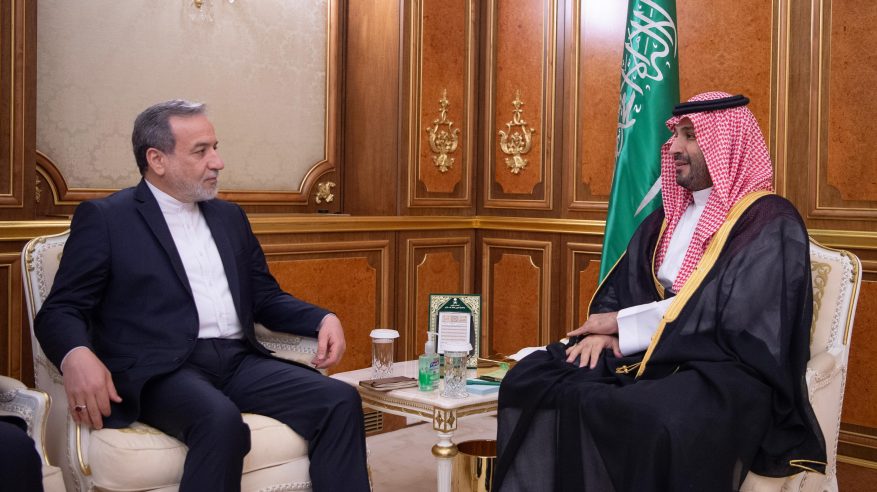 ولي العهد يلتقي وزير الخارجية الإيراني