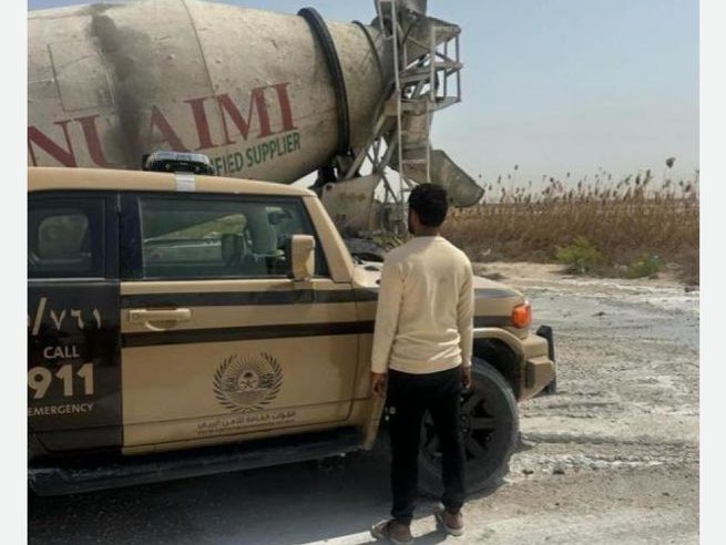 ضبط مقيم لتفريغه مواد خرسانية في الشرقية