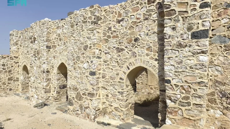 قصر مشرفة.. واحة أثرية وارفة الظلال