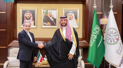 خالد بن سلمان يلتقي وزير الخارجية الإيراني