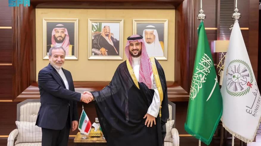 خالد بن سلمان يلتقي وزير الخارجية الإيراني