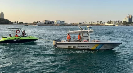 حرس الحدود ينقذ مواطنًا تعطلت واسطته البحرية في عرض البحر