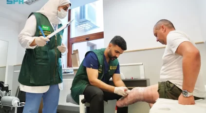 سلمان للإغاثة يدشن المشروع الطبي لتركيب الأطراف الصناعية للاجئين الأوكرانيين في بولندا