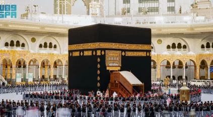 مراحل غسل الكعبة.. عناية ودقة تجسّد شرف المكان وقدسيته