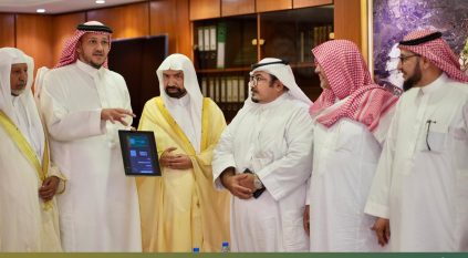 الشؤون الدينية تسلّم كبار المطوفين الرخصة الأولى عبر تطبيق توكلنا لتعزيز الخدمات
