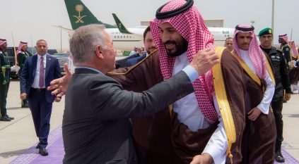 ملك الأردن يغادر نيوم وولي العهد في مقدمة مودعيه