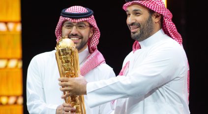 ولي العهد يتوج فريق فالكونز بلقب كأس العالم للرياضات الإلكترونية 2025
