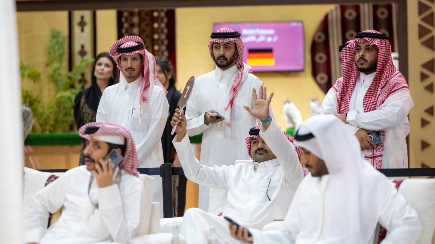 بيع أغلى صقر حتى الآن في المزاد الدولي لمزارع إنتاج الصقور 2025 بـ151 ألف ريال