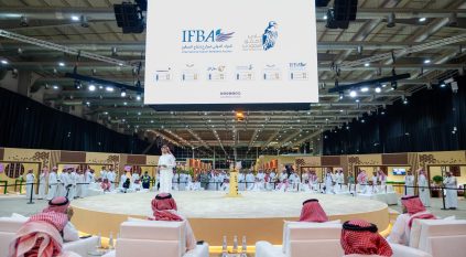 بيع 3 صقور بـ111 ألف ريال في خامس ليالي المزاد الدولي لمزارع إنتاج الصقور 2025