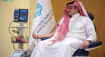 عبدالعزيز بن سعود يرفع الشكر للقيادة بمناسبة إطلاق حملة التبرع بالدم ويبادر بالتبرع