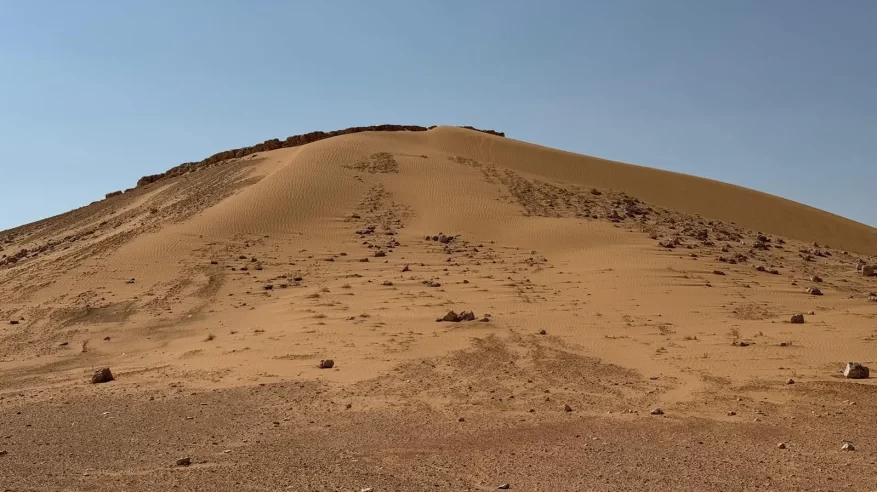 تل المركوز.. معلم جغرافي وتاريخي بارز في صحراء الشمالية