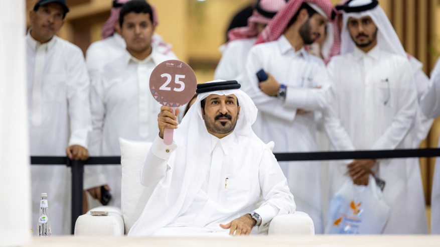 بيع أغلى صقر في المزاد الدولي لمزارع إنتاج الصقور 2025 بـ 1.2 مليون ريال